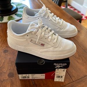 REEBOK Club C 85 Tennis style sneaker with gum sole. Size 7 White/Light Grey/Gum